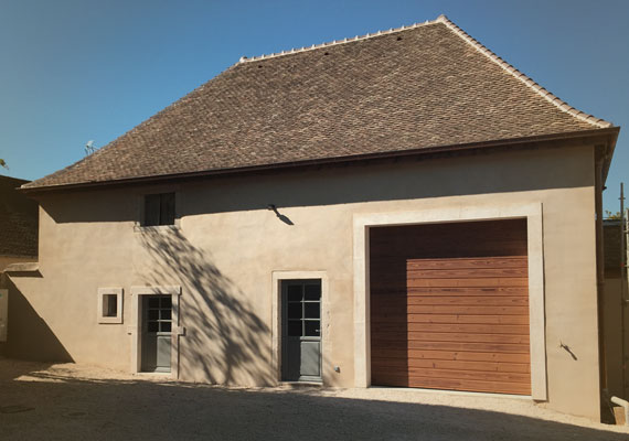 Porte sectionnelle, habillage extérieur en douglas, traitement huile Rubio